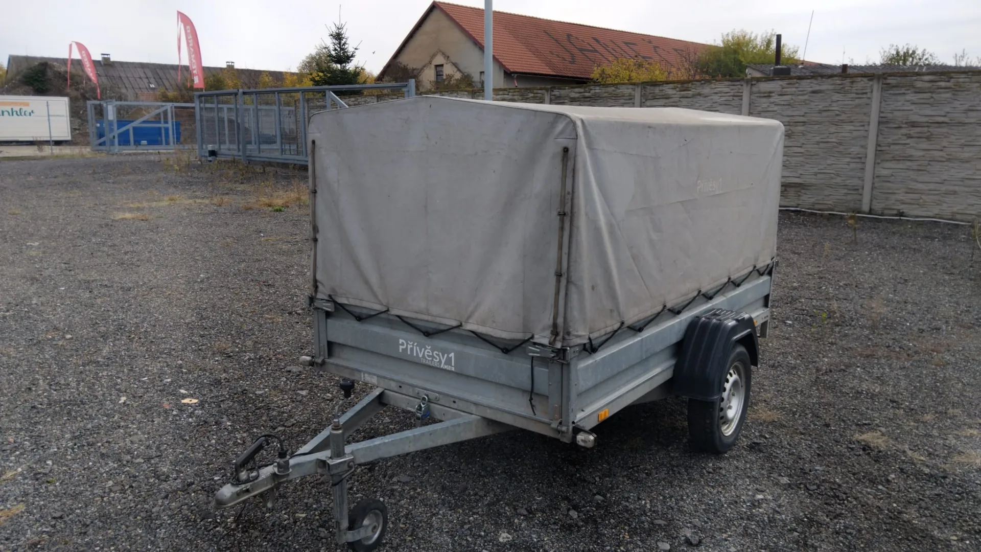 Přívěs ZASLAW 235×132 s plachtou a konstrukcí