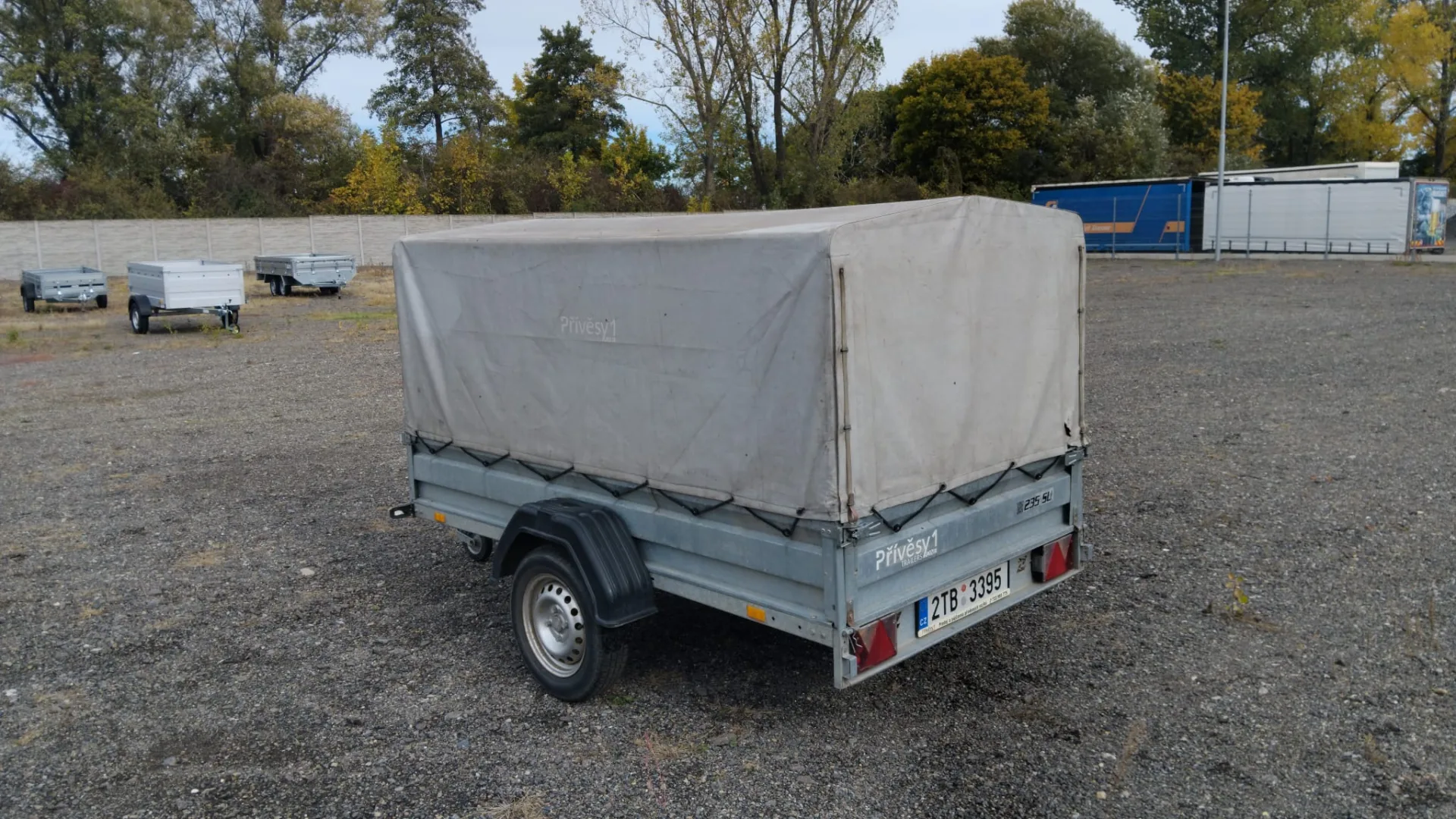 Přívěs ZASLAW 235×132 s plachtou a konstrukcí