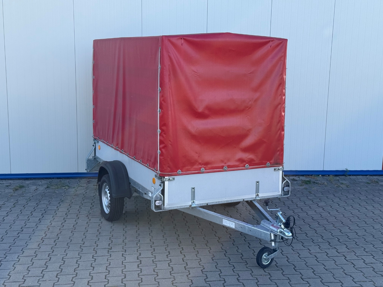 Agados VZ-26 nebrzděný valník 750 kg s plachtou
