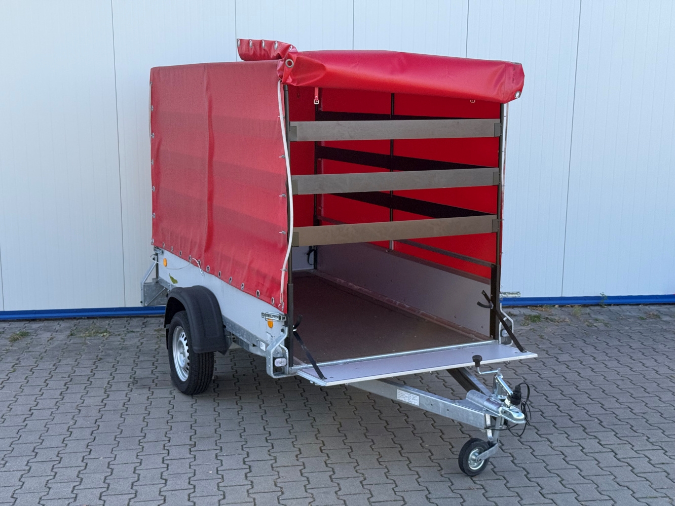Agados VZ-26 nebrzděný valník 750 kg s plachtou