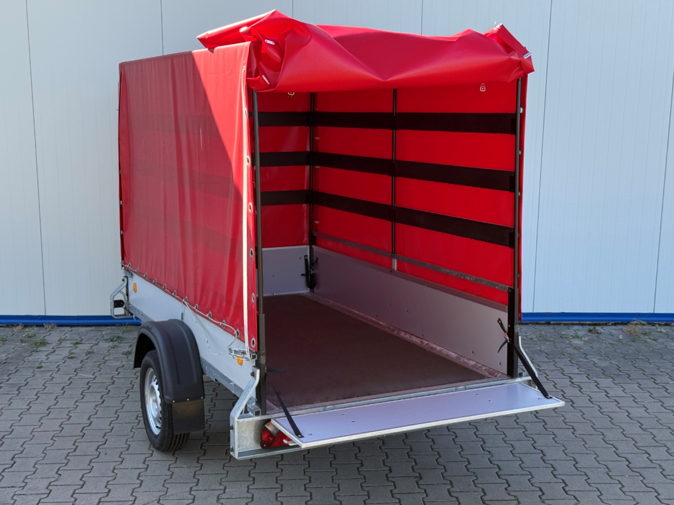 Agados VZ-26 nebrzděný valník 750 kg s plachtou