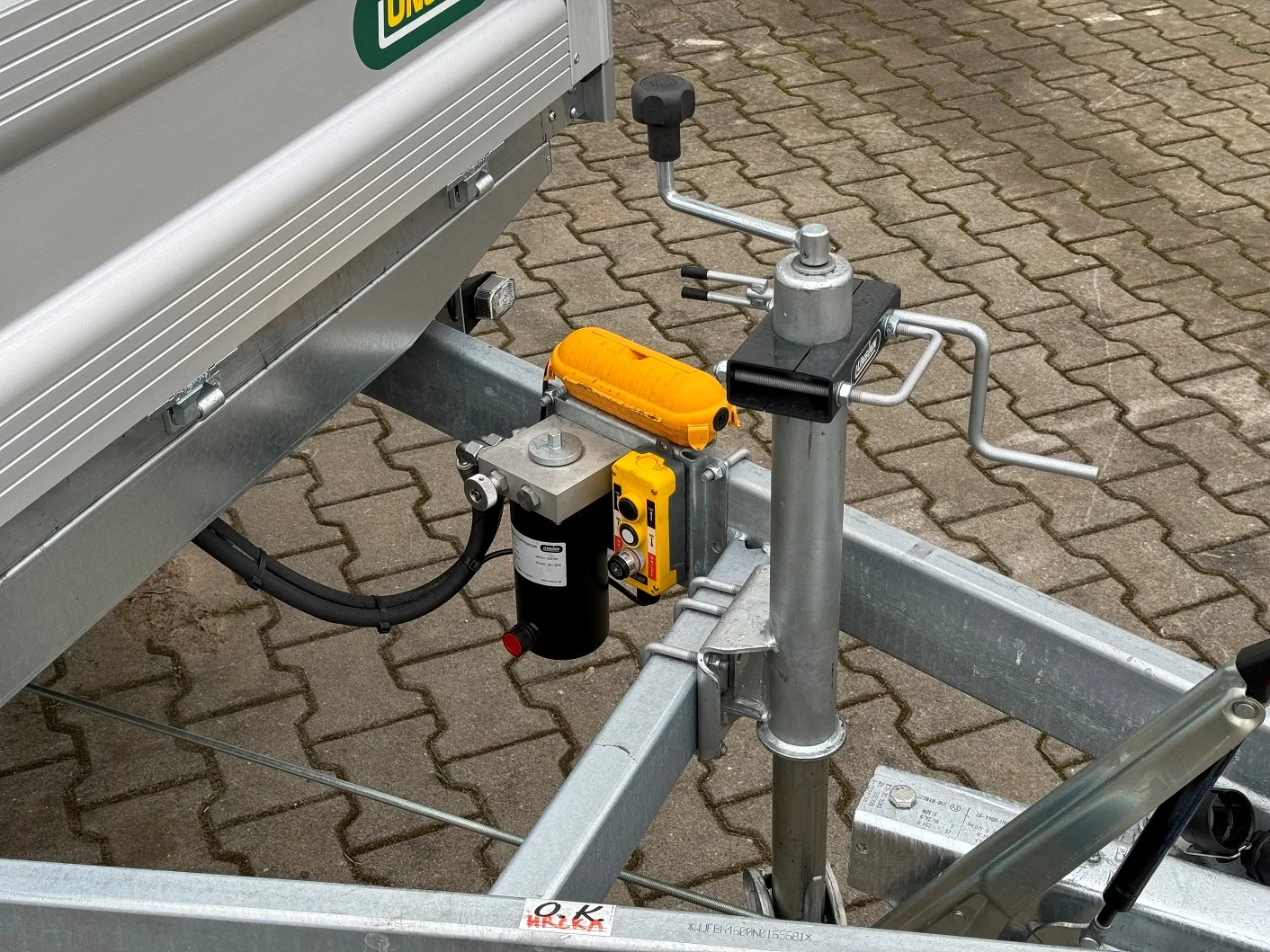 UNSINN UDK 2715-26-14 brzděný sklopný 2600 kg