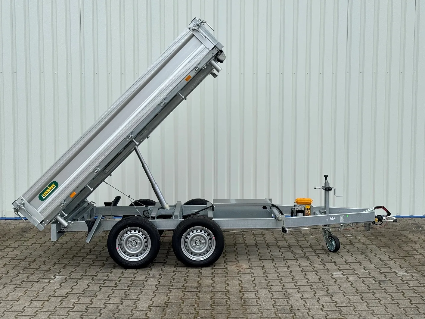 UNSINN UDK 2715-26-14 brzděný sklopný 2600 kg