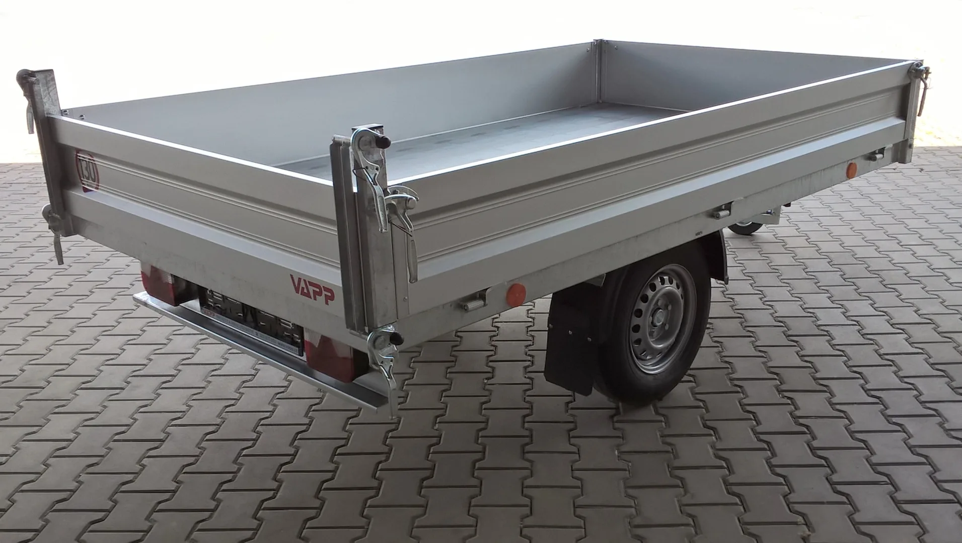 VAPP P1S 1.3 2315 brzděný sklopný 1300 kg