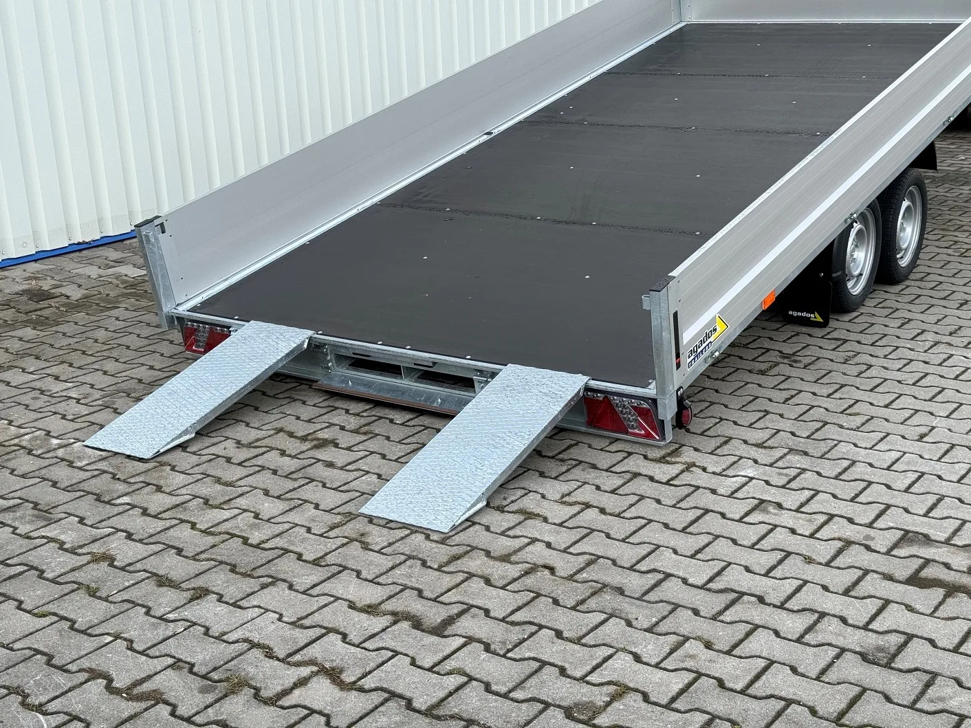 Agados ADAM AL 2700 kg – B2 brzděný přepravník aut