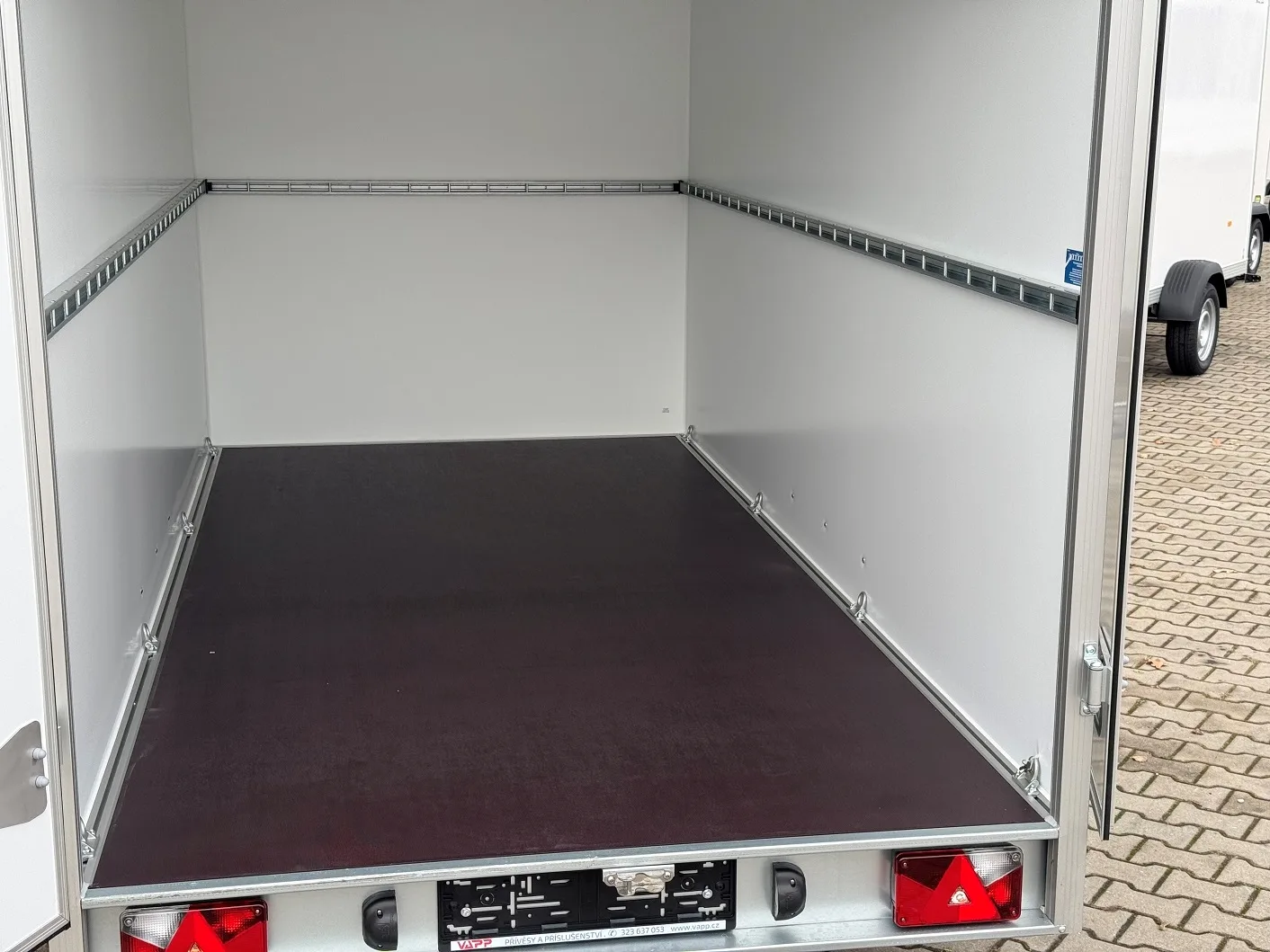 UNSINN UKU 361719-26-14 brzděný skříňový 2600 kg