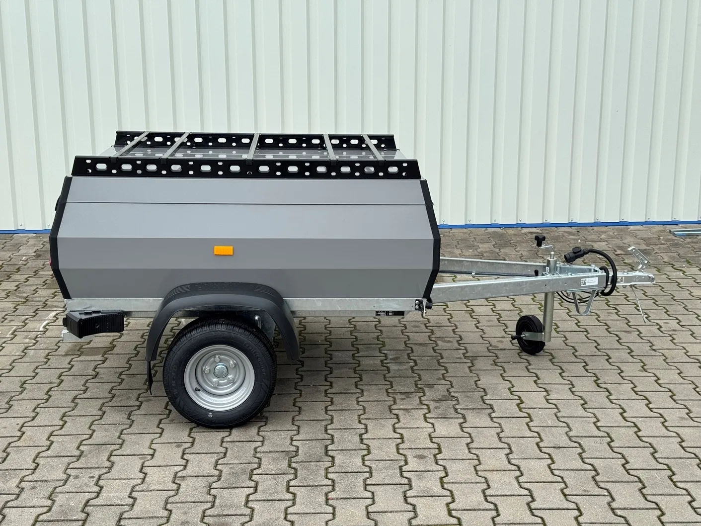 Stema RETRO Advanced šedá (RAL 7037) nebrzděný