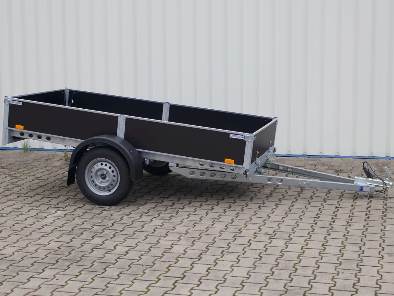 VAPP LPV 3 sklopný nebrzděný valník 750 kg
